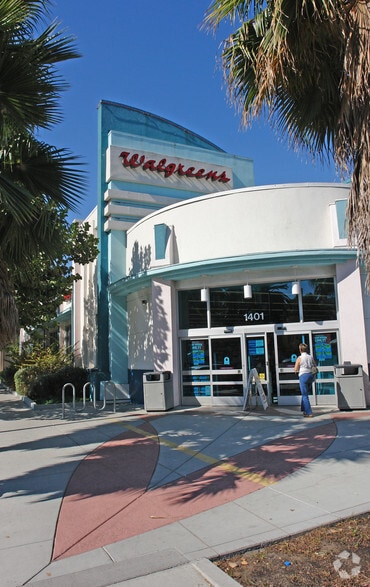 More Photos Of 1401 Broadway, Sacramento Drugstore For Lease