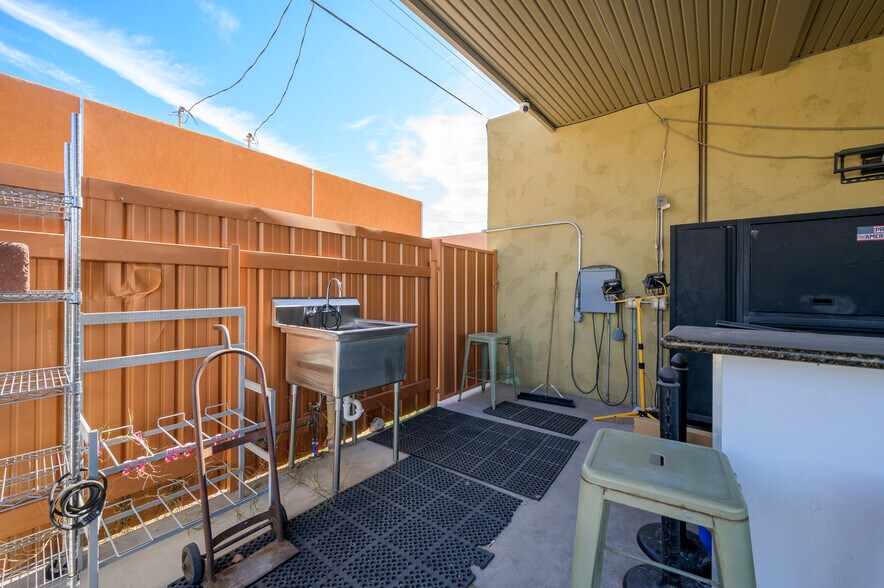 More Photos Of 877 Hancock Rd, Bullhead City Bar For Sale