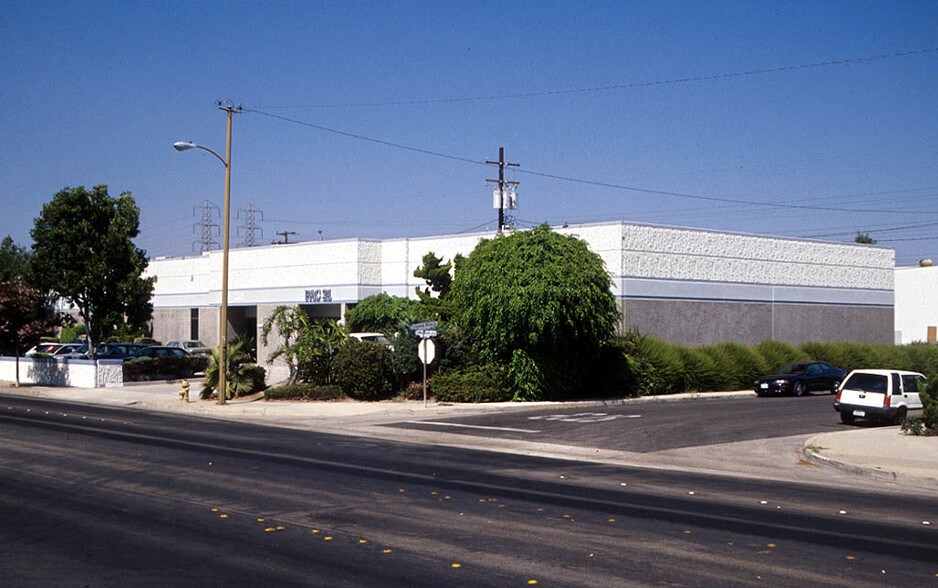 More Photos Of 11880-11888 Western Ave, Stanton Warehouse For Lease