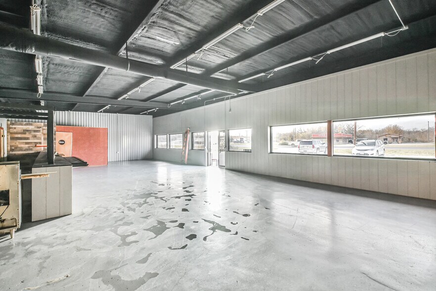 More Photos Of 3762 Highway 19, Riverside General Retail For Sale