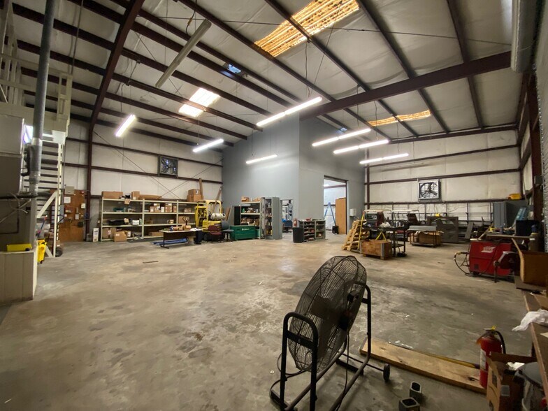 More Photos Of 4950 Washington Blvd, Beaumont Light Manufacturing For Sale