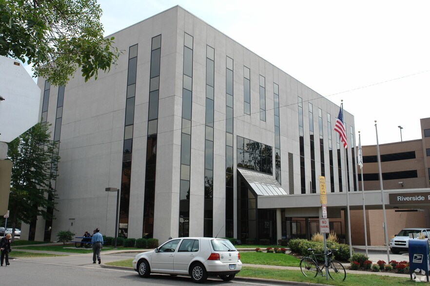 More Photos Of 701 S 25th Ave, Minneapolis Medical For Lease