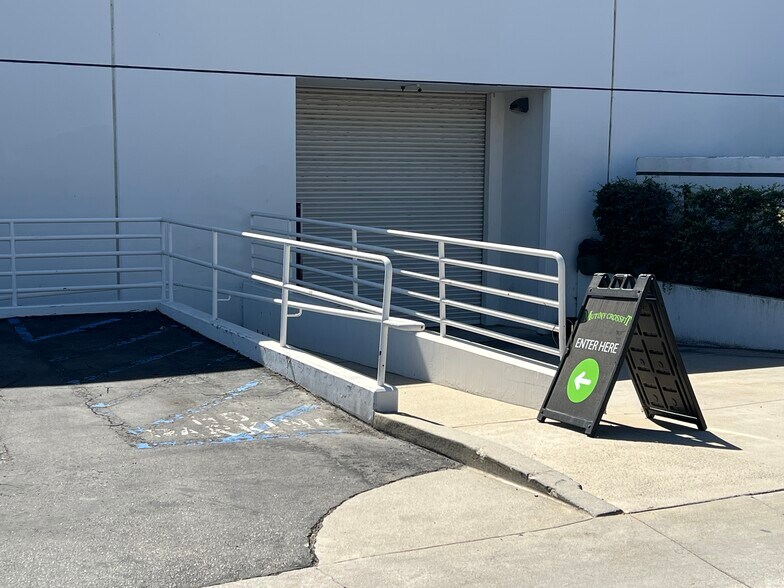 More Photos Of 1525 E Highland Ave, Duarte Warehouse For Lease