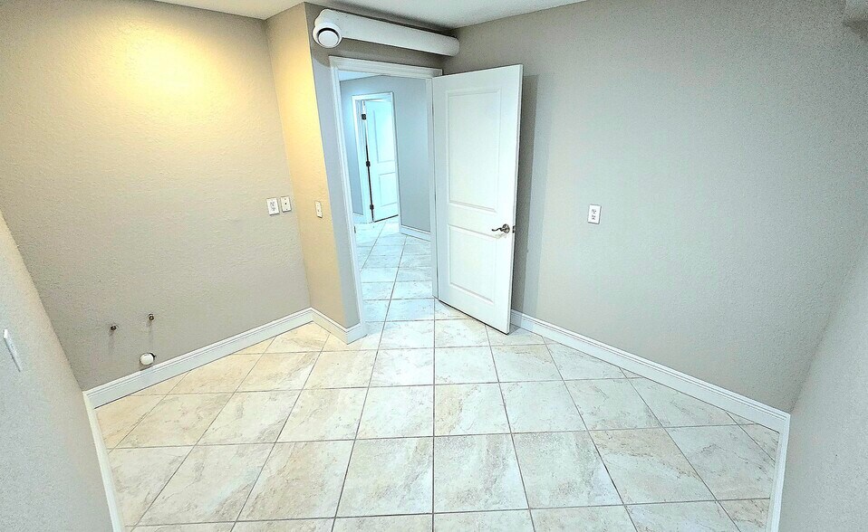 More Photos Of 317 W Pine Ave, Anna Maria Storefront Retail Residential For Lease