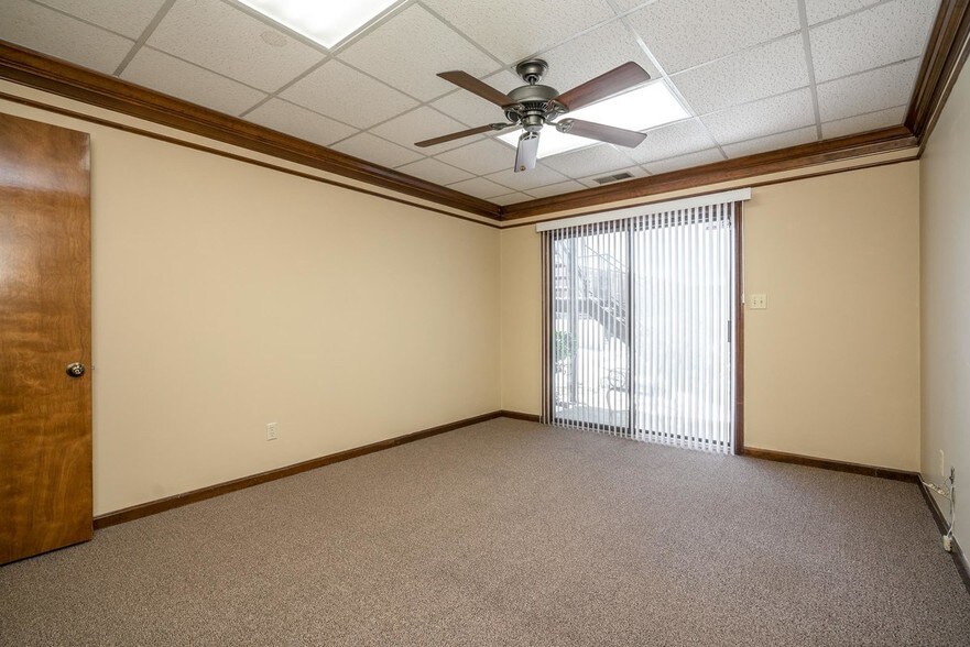 More Photos Of 10351-10361 Linn Station Rd, Louisville Office For Sale