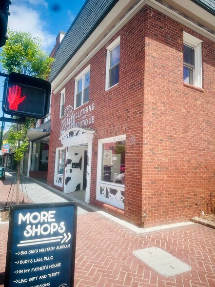 More Photos Of 103 N College Ave, Newton General Retail For Lease