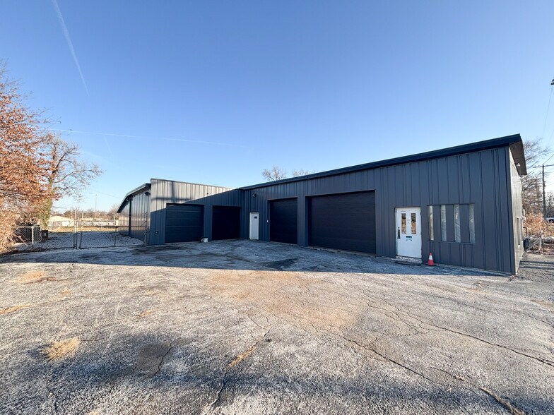 Primary Photo Of 1460 N Forest Ave, Springfield Auto Repair For Sale