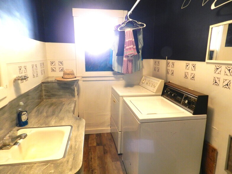 More Photos Of 104 Challis St, Salmon Warehouse For Sale