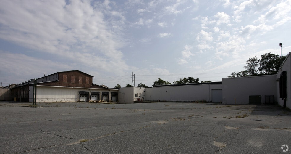 More Photos Of 336 Weir St, Taunton Warehouse For Lease
