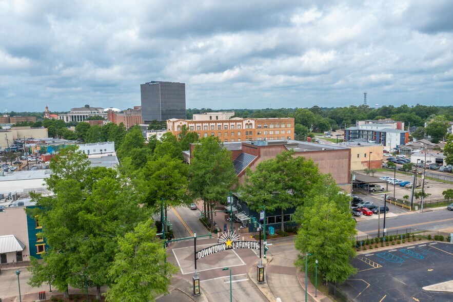 More Photos Of 214 Jefferson St, Lafayette Office For Lease