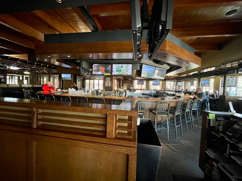 More Photos Of 7401 E 1st Ave, Denver Bar For Sale