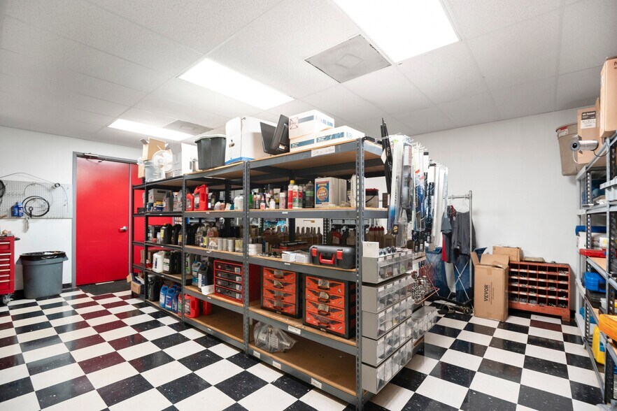 More Photos Of 2350 Us-17-92, Longwood Showroom For Sale