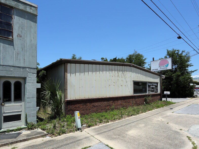 More Photos Of 113 N John Sims Pky, Valparaiso Freestanding For Lease