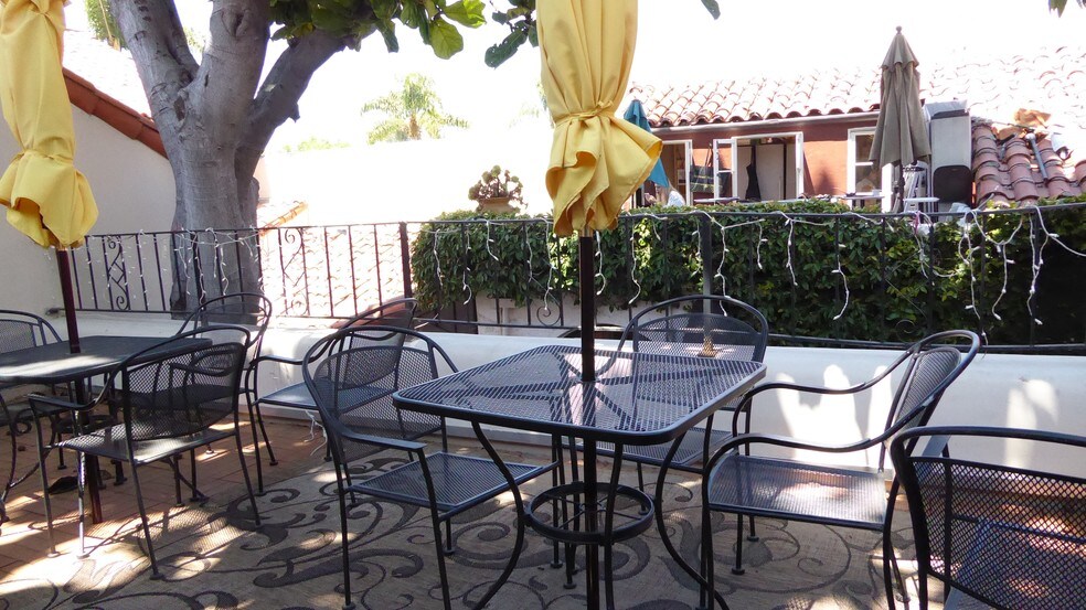 More Photos Of 451-461 E Main St, Ventura Storefront For Lease