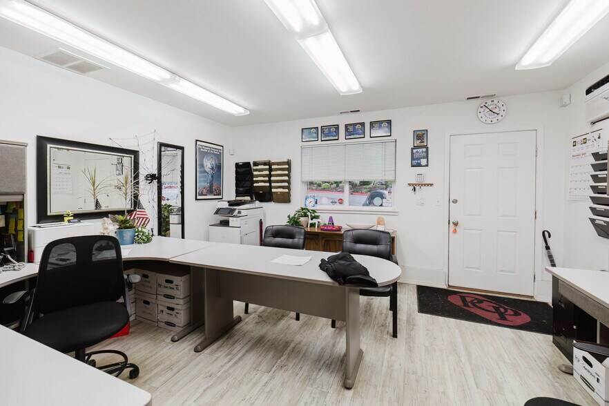 More Photos Of 5706 Bethel Rd, Port Orchard Warehouse For Sale