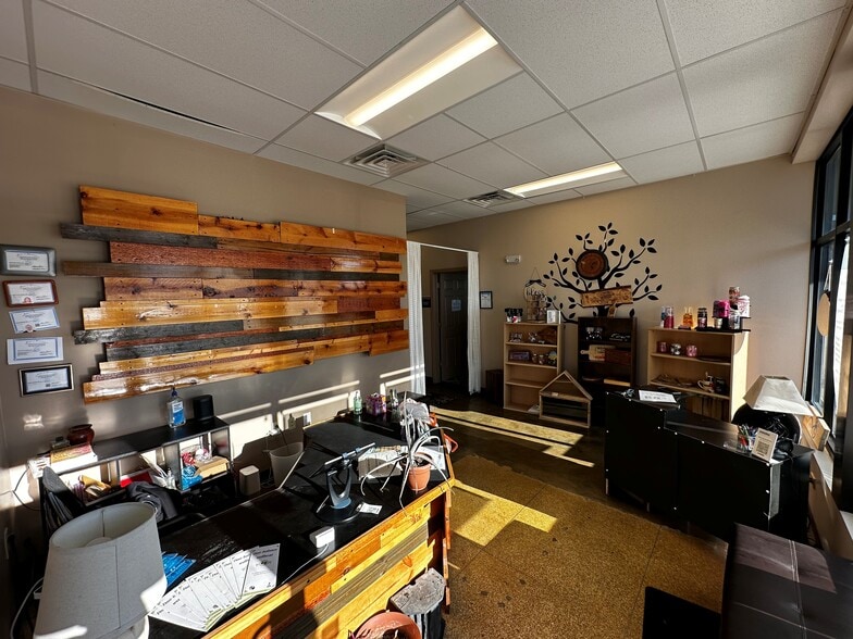 More Photos Of 5400-5536 NE Antioch Rd, Kansas City Unknown For Lease