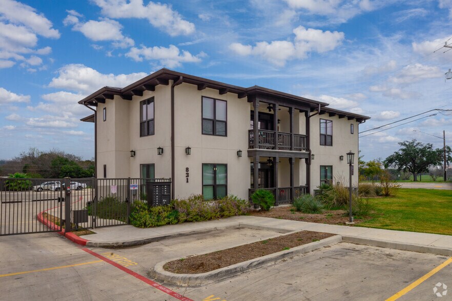 More Photos Of 831 Terrell Rd, Terrell Hills Apartments For Sale