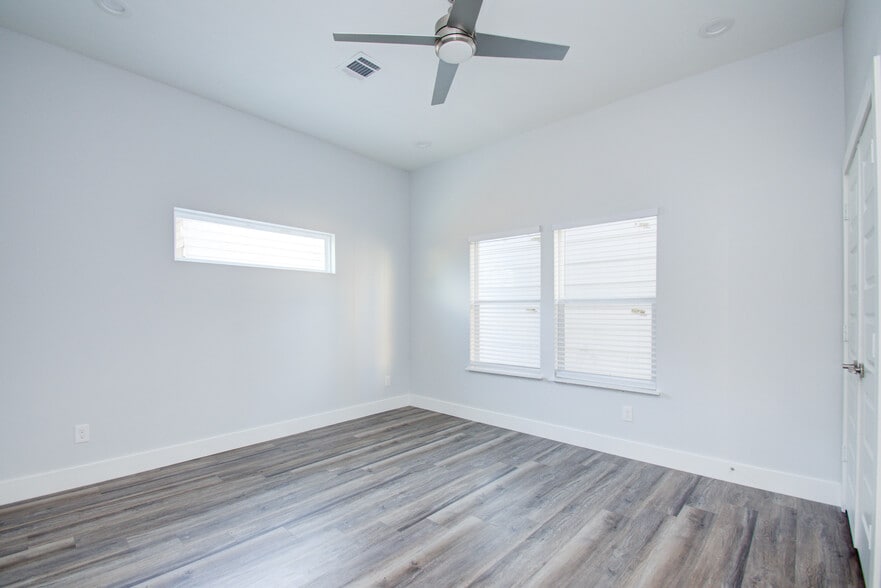 More Photos Of 2620 Delafield St, Houston Apartments For Sale