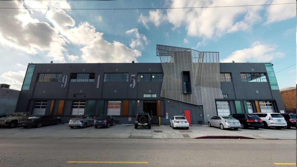 Primary Photo Of 915 Mateo St, Los Angeles Loft Creative Space For Lease