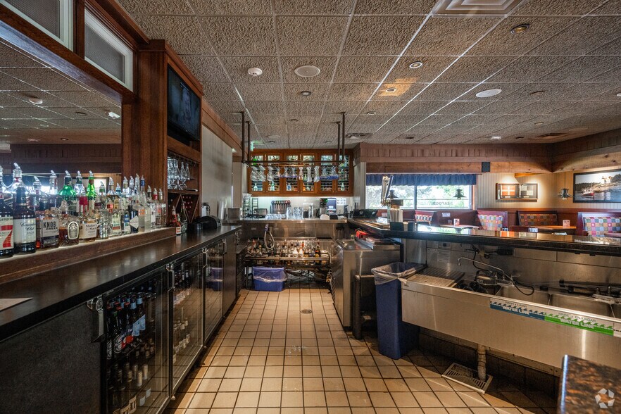 More Photos Of 4925 N Academy Blvd, Colorado Springs General Retail For Sale