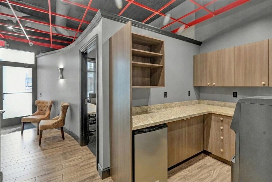 More Photos Of 426 Warren St, Reading Office For Sale