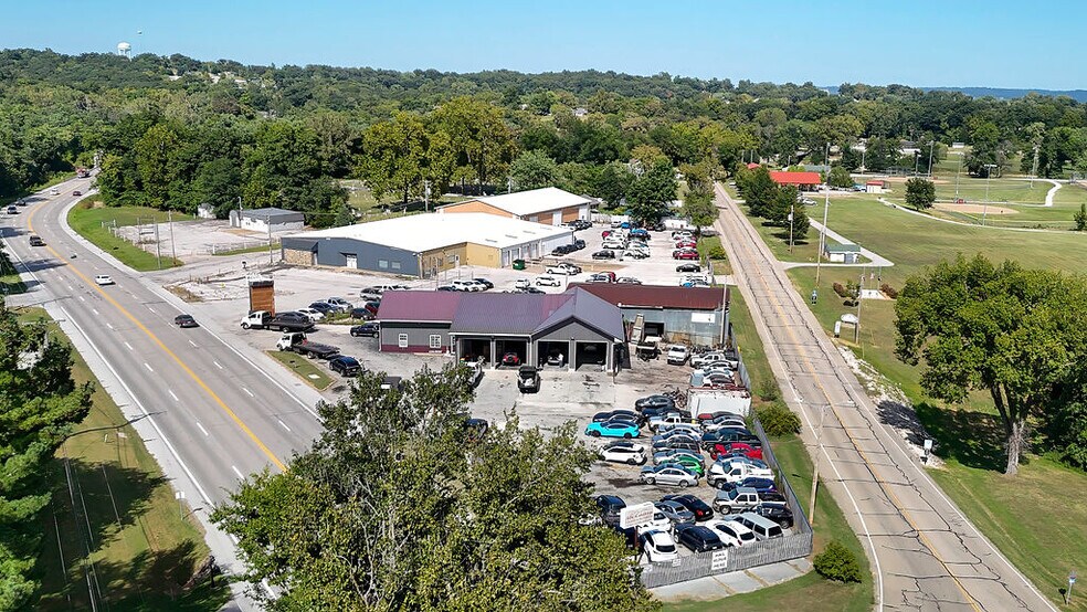 More Photos Of 888 Commercial Blvd, Herculaneum Warehouse For Sale