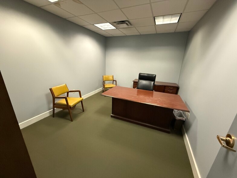 More Photos Of 1310 Market St, Wheeling Office For Lease