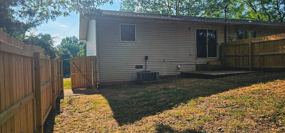 More Photos Of 1801 Ridgewood Dr, Murray Specialty For Sale