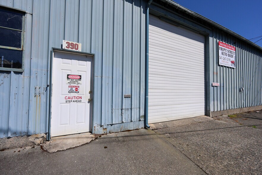 More Photos Of 390 N Front St, Coos Bay Industrial For Sale