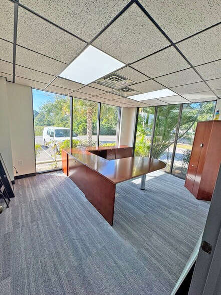 More Photos Of 5040 Tampa West Blvd, Tampa Warehouse For Sale