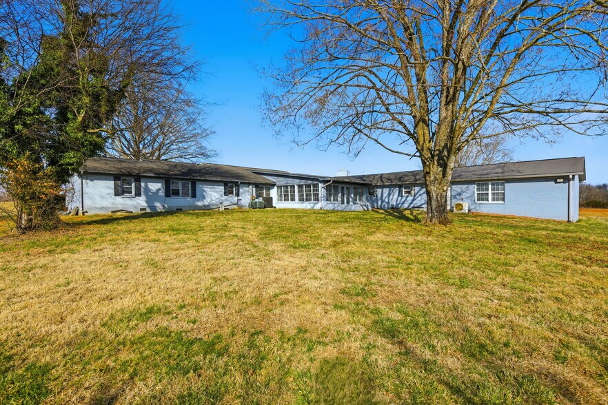 More Photos Of 803 E Broadway Blvd, Jefferson City Warehouse For Sale