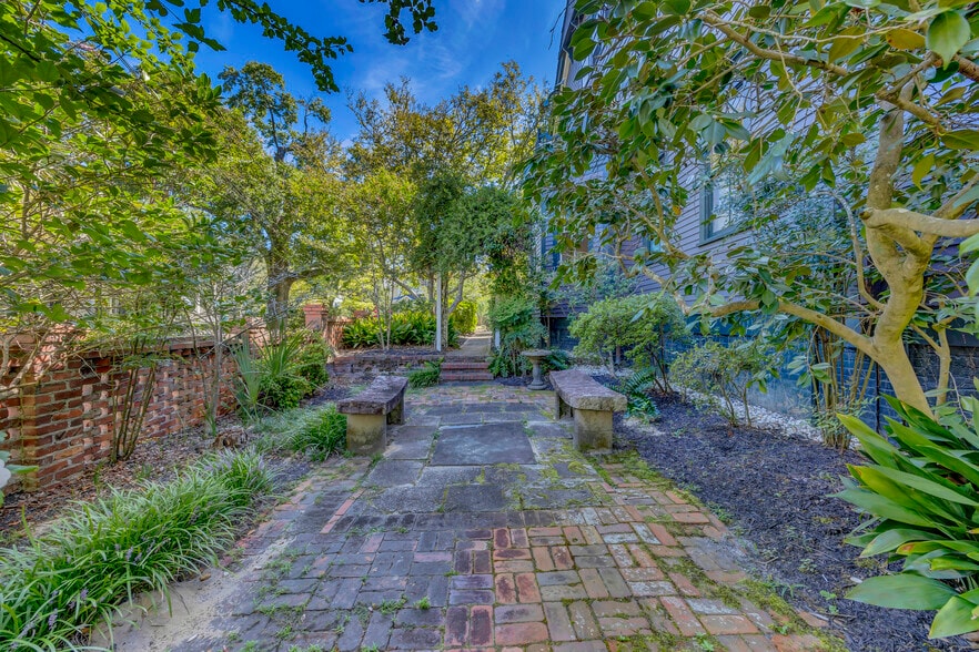 More Photos Of 118 S 4th St, Wilmington Hospitality For Sale