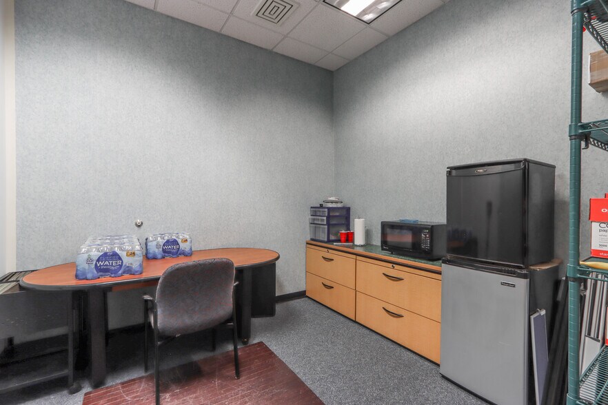 More Photos Of 10208 Park Plz, Rothschild Office For Lease