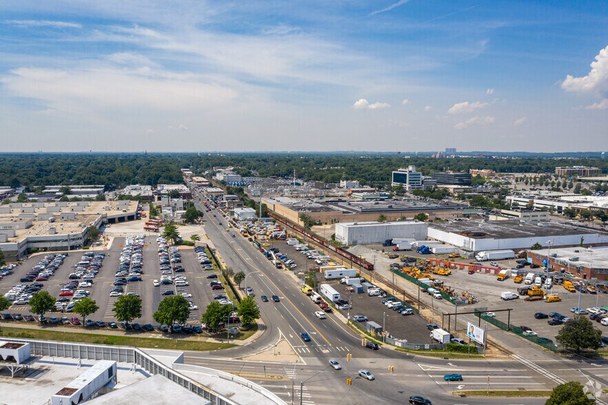 More Photos Of 99 Commercial Ave, Garden City Land For Lease