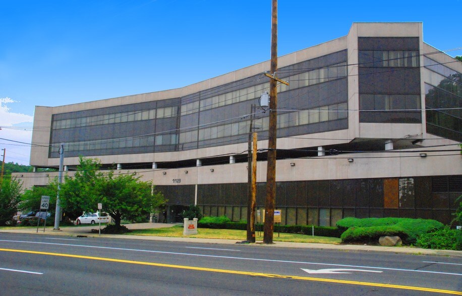 More Photos Of 1129 Northern Blvd, Manhasset Medical For Lease