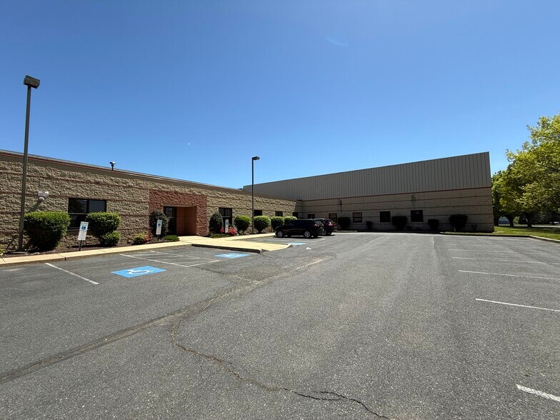 More Photos Of 14 McFadden Rd, Palmer Warehouse For Lease