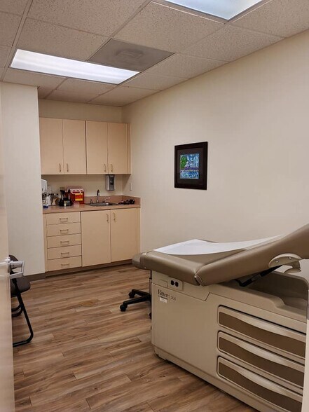 More Photos Of 5601 21st Ave W, Bradenton Office For Lease