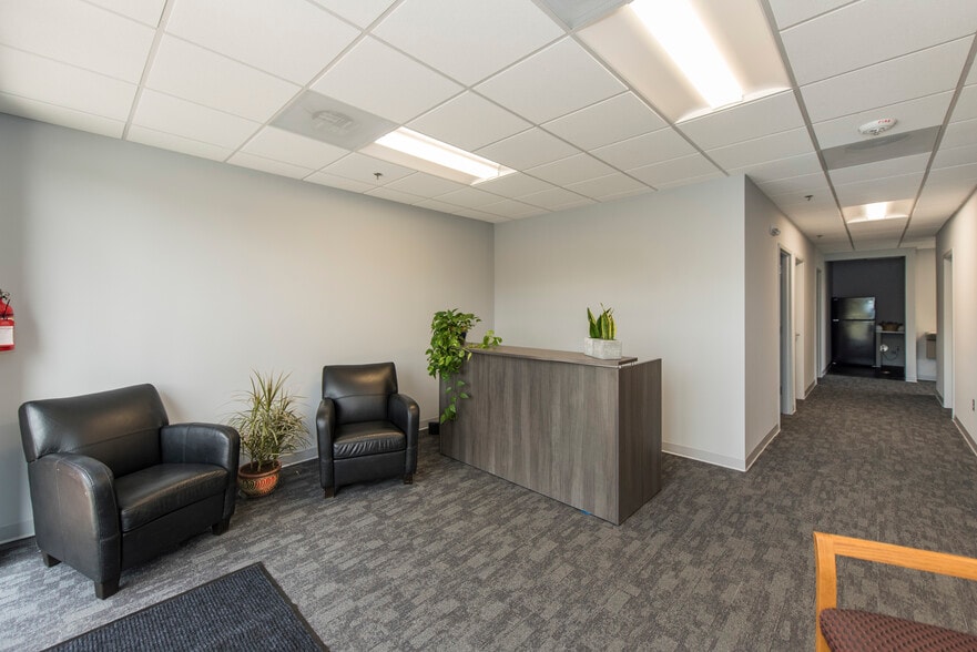 More Photos Of 450 Solomon Dr, Fredericksburg Office For Sale