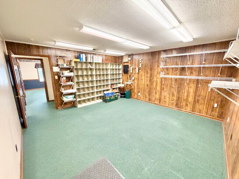 More Photos Of 105 N Hickory St, Aberdeen Flex For Sale
