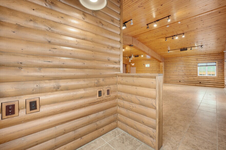 More Photos Of 3805 S Limit Ave, Sedalia General Retail For Sale