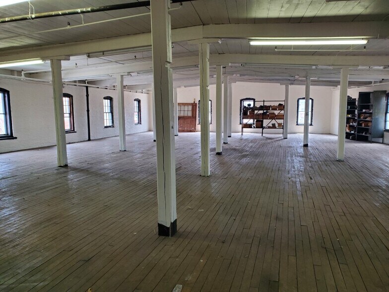 More Photos Of 61 Canal St, Manchester Warehouse For Sale