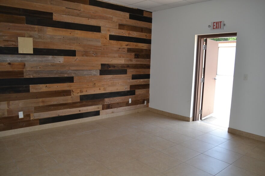 More Photos Of 16103 Grant Rd, Cypress Warehouse For Lease