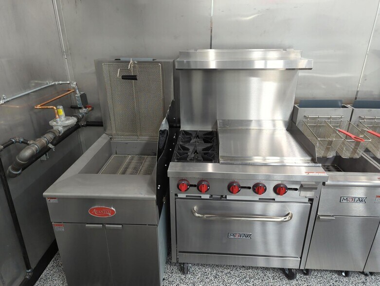 More Photos Of 2035 Orchard Dr, Brookings Restaurant For Sale