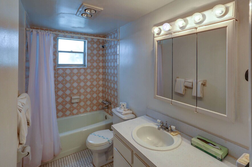 More Photos Of 1770 Plunkett St, Hollywood Hospitality For Sale