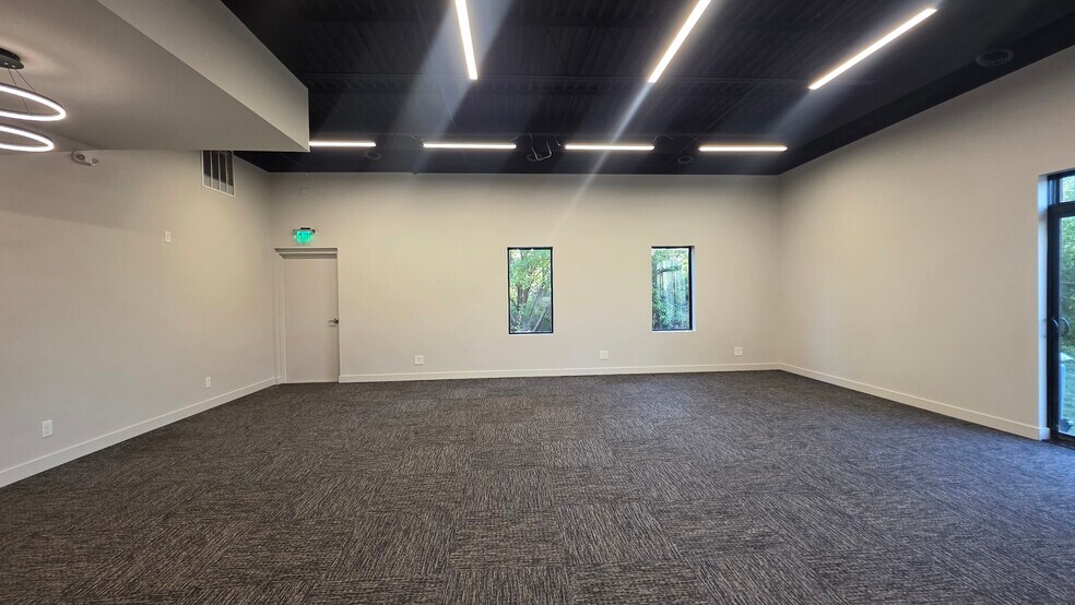 More Photos Of 9003 Technology Ln, Fishers Office Residential For Lease