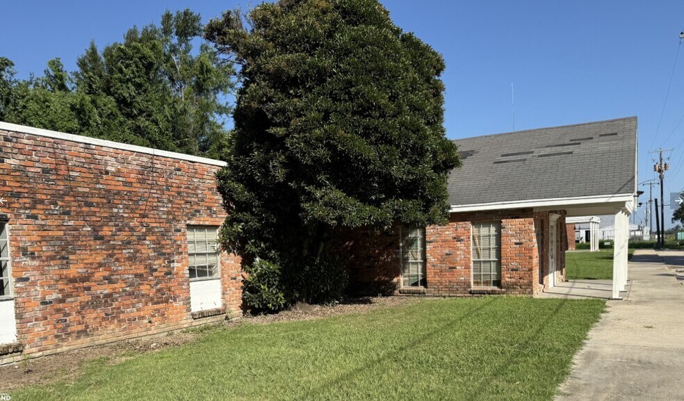 More Photos Of 201 Lee St, Tallulah Apartments For Sale