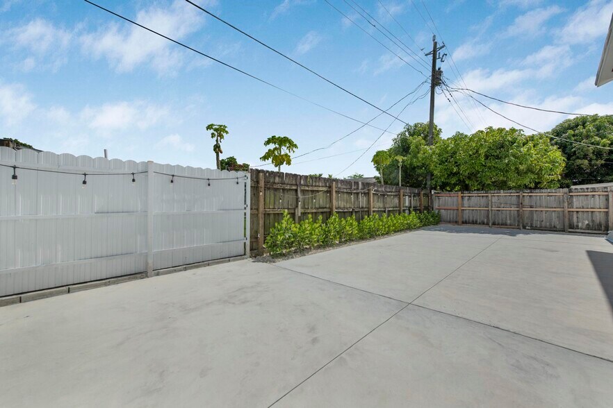 More Photos Of 10370 SW 24th St, Miami Apartments For Sale