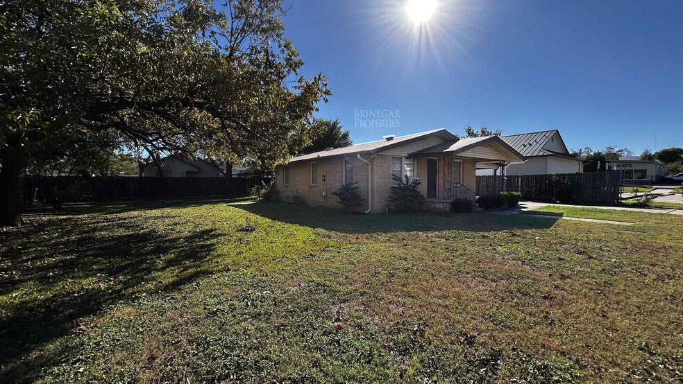 Primary Photo Of 107 E Anderson Ave, Round Rock Office For Sale