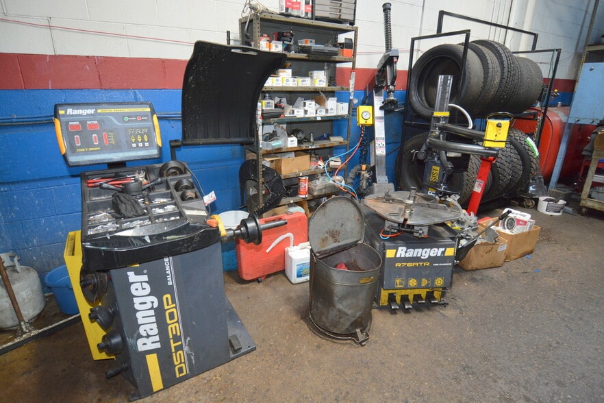 More Photos Of 2212 Wilmington Pike, Dayton Auto Repair For Sale