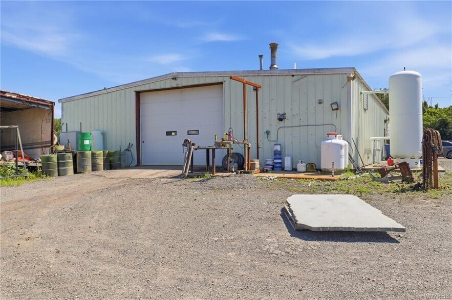 More Photos Of 3779 Lower Mountain Rd, Sanborn General Retail For Sale